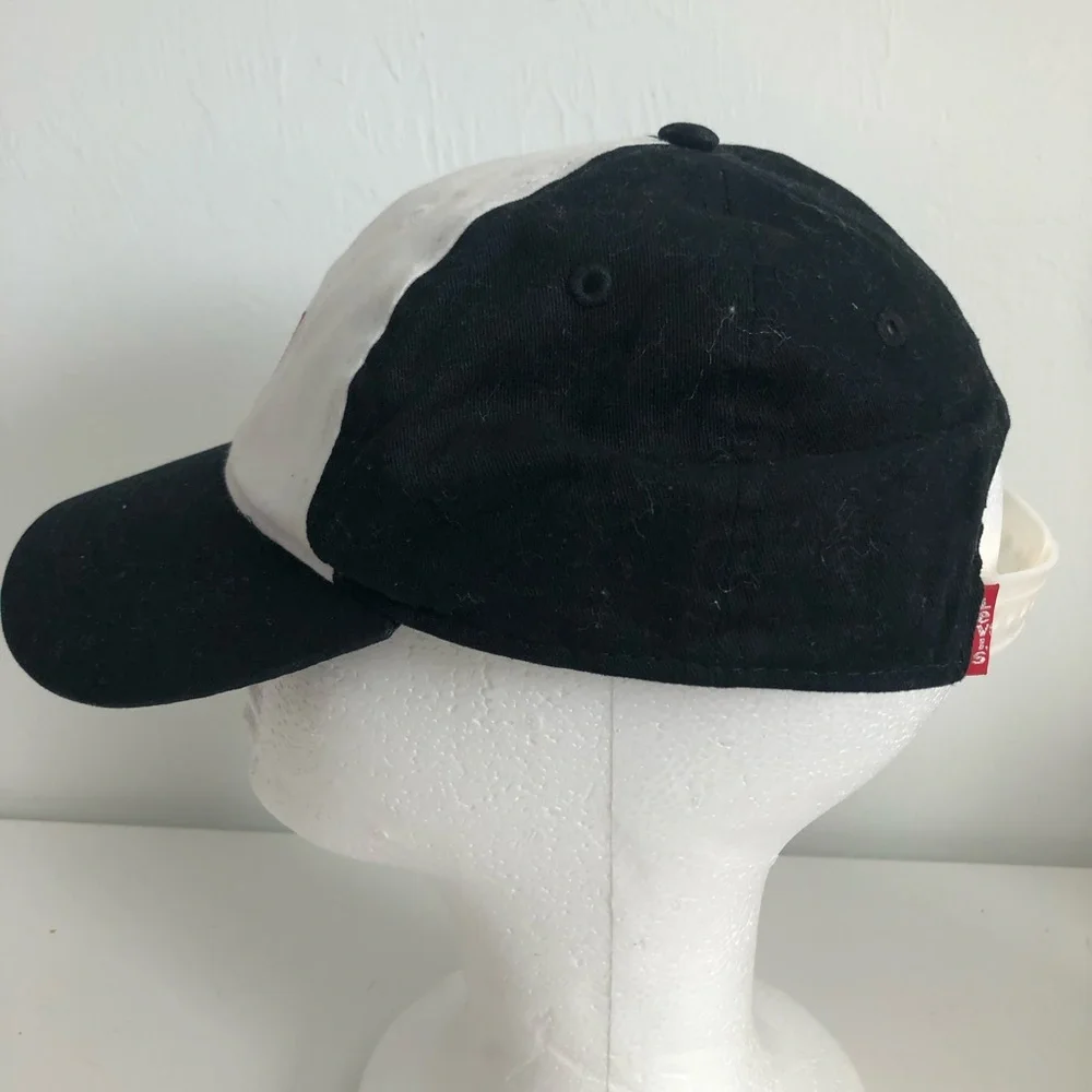 Levis black white
